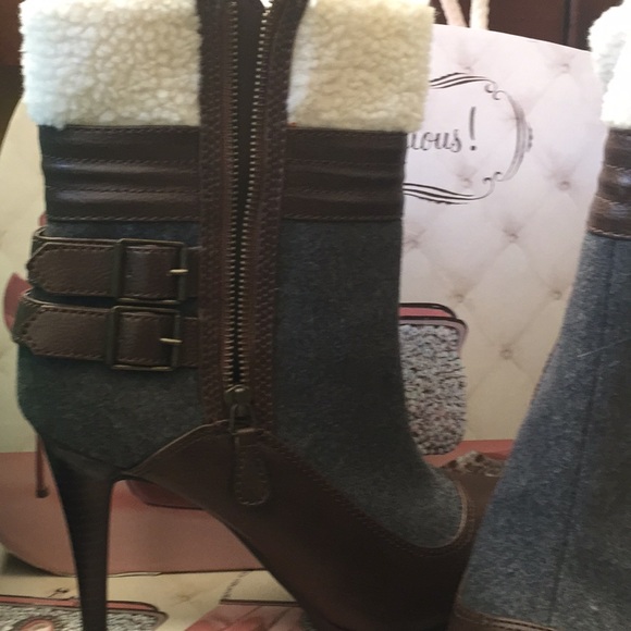 NWOT Elle boot size 10 blue denim and brown man made material heels - Picture 4 of 5